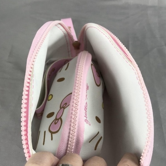 NEW Hello Kitty Wristlet Set - Picture 4 of 7